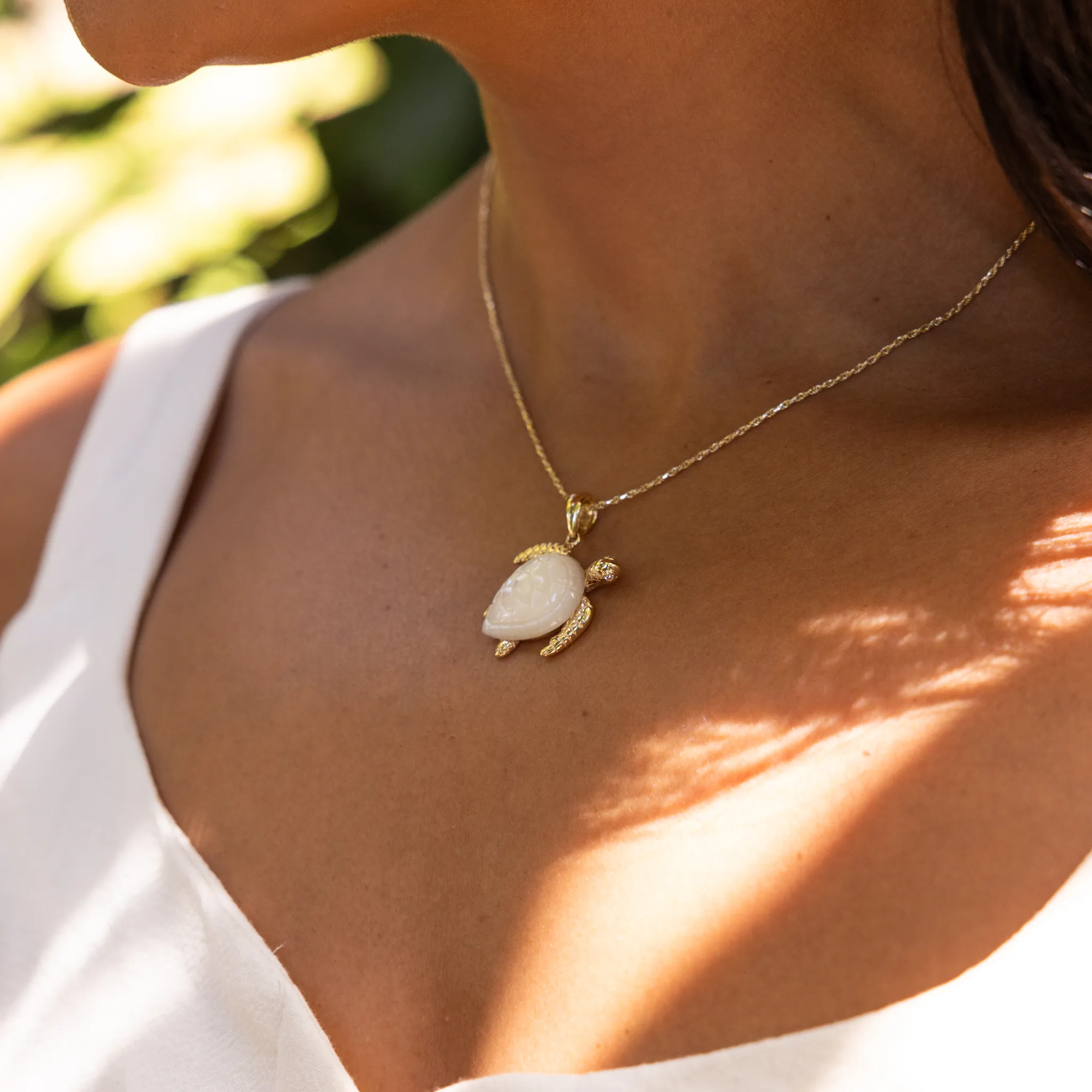 Honu Mother of Pearl Pendant in Gold with Diamonds - 26mm