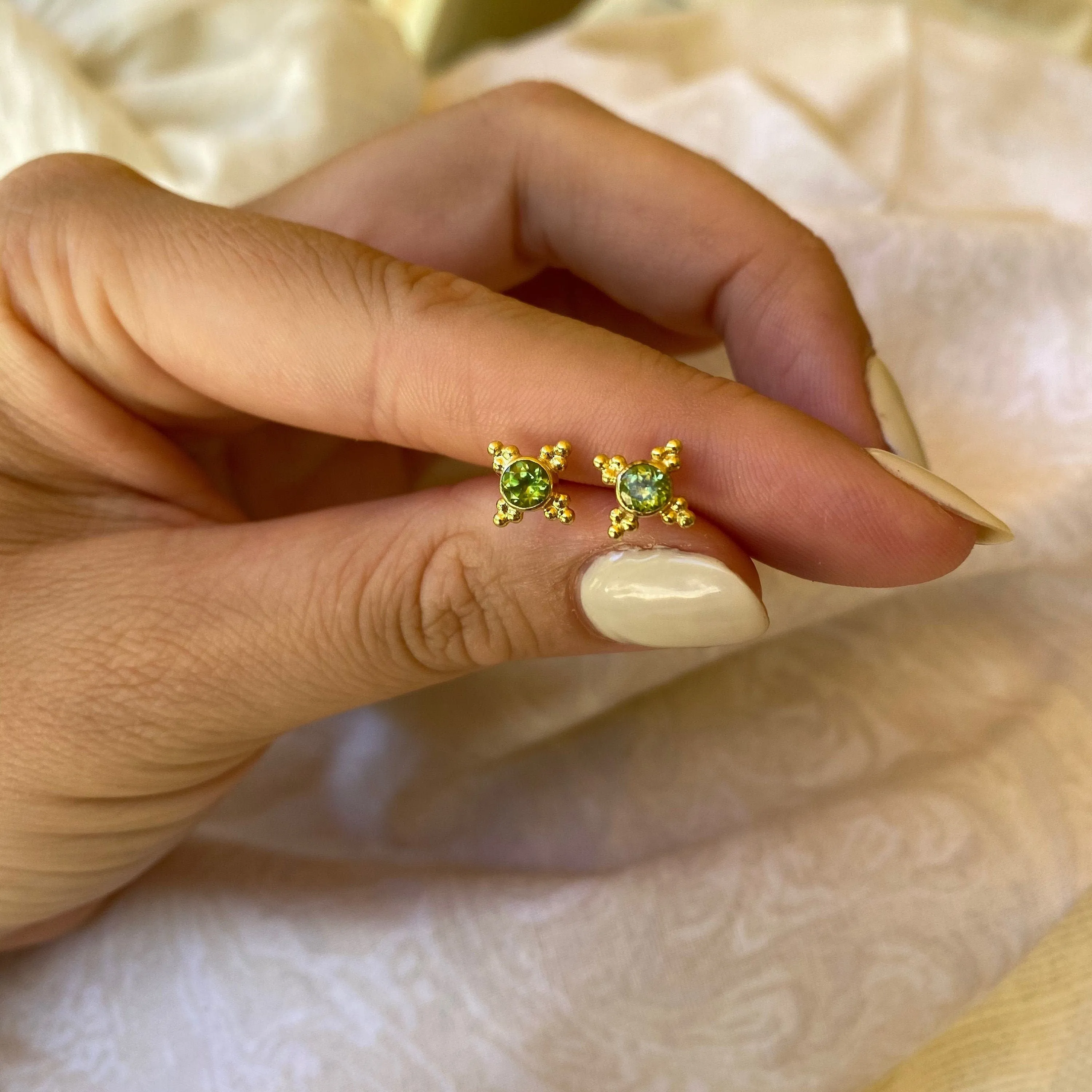 Ivy 14K Gold Peridot Stud Earrings