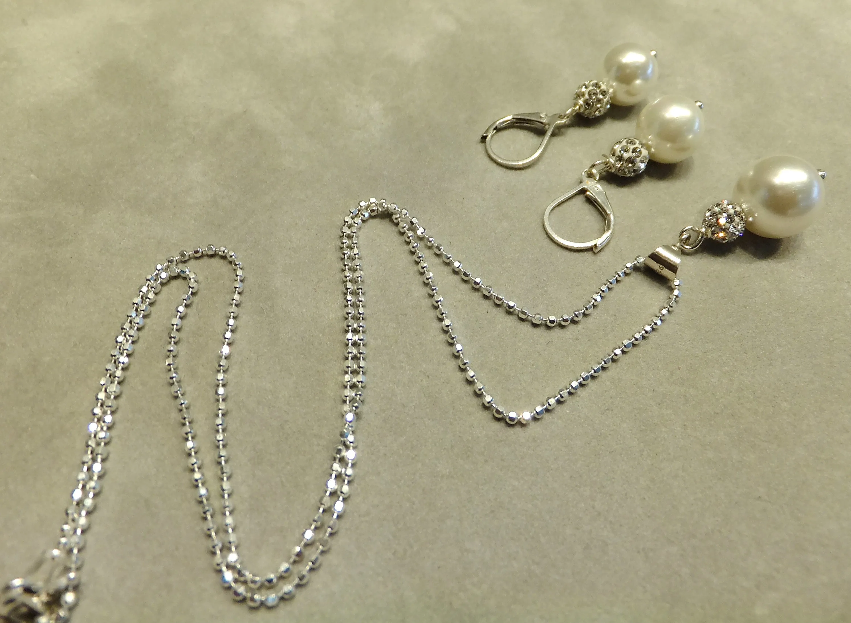 White Mother Of Pearl Earrings and Necklace Set